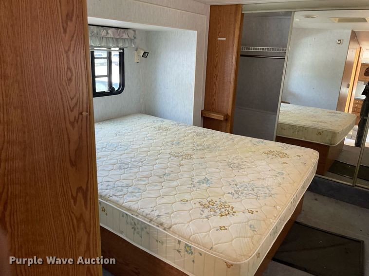 image for item LY9614 1997 Nu Wa Hitchhiker II  camper