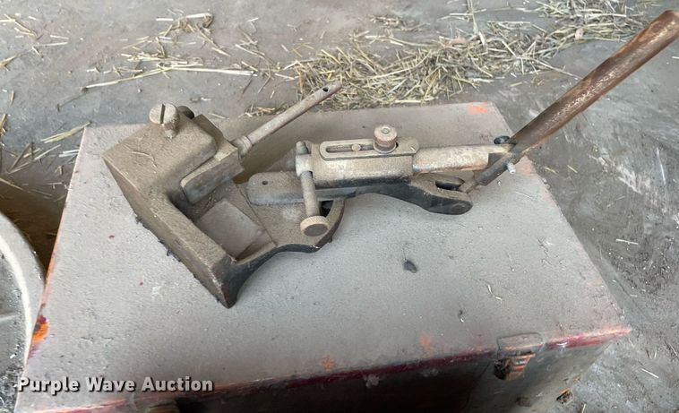 image for item LY9694 Sioux 645  valve grinder