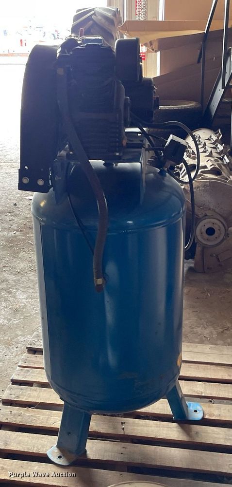 image for item LY9697 Puma PK-6040V  air compressor