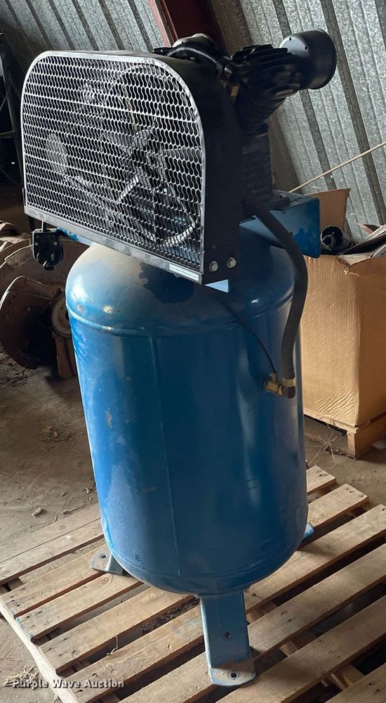 image for item LY9697 Puma PK-6040V  air compressor