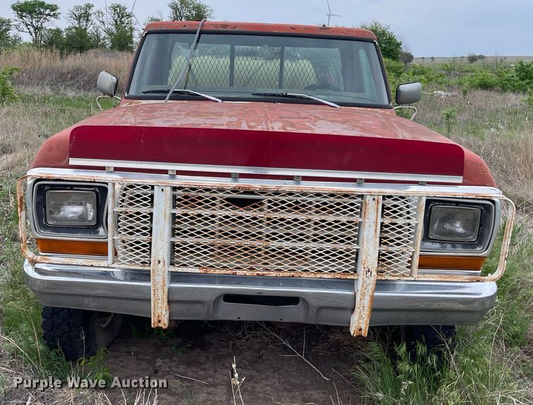 image for item LY9714 1979 Ford F250  flatbed pickup truck