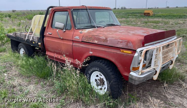 image for item LY9714 1979 Ford F250  flatbed pickup truck