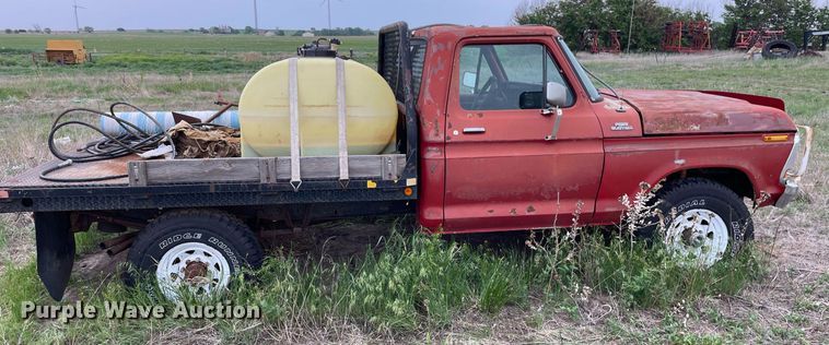 image for item LY9714 1979 Ford F250  flatbed pickup truck