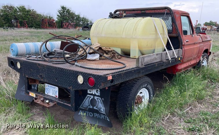 image for item LY9714 1979 Ford F250  flatbed pickup truck