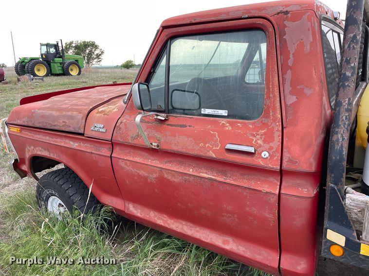 image for item LY9714 1979 Ford F250  flatbed pickup truck