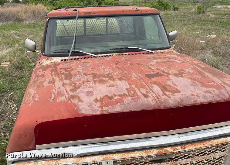 image for item LY9714 1979 Ford F250  flatbed pickup truck