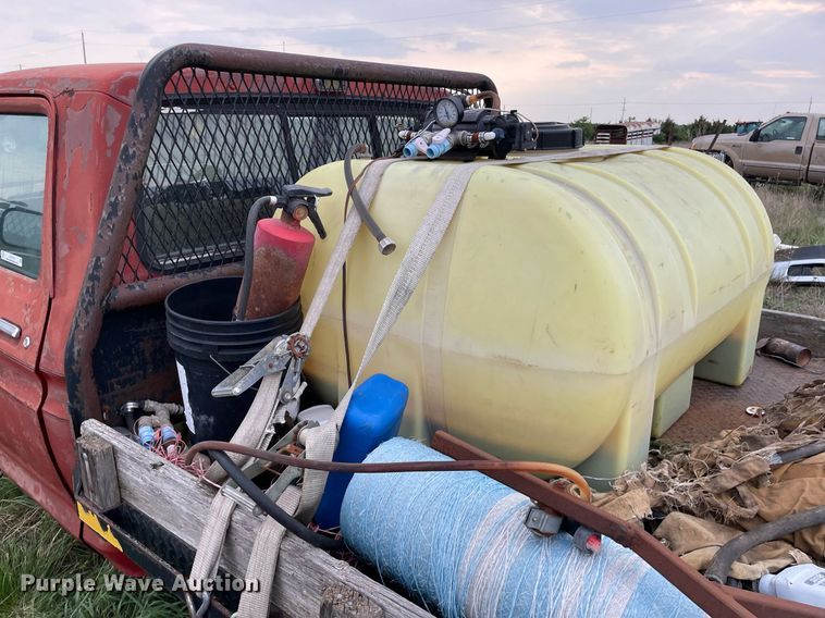 image for item LY9714 1979 Ford F250  flatbed pickup truck