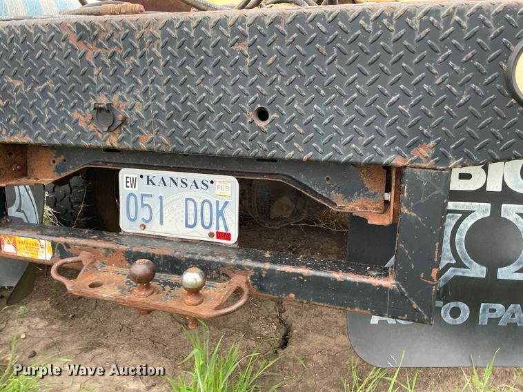 image for item LY9714 1979 Ford F250  flatbed pickup truck