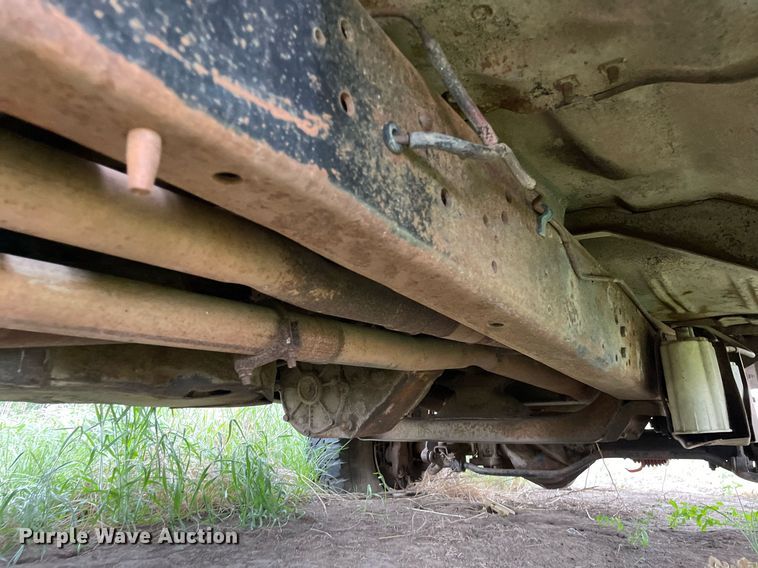 image for item LY9714 1979 Ford F250  flatbed pickup truck