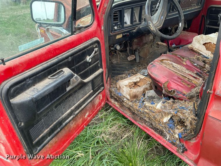 image for item LY9714 1979 Ford F250  flatbed pickup truck