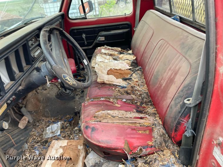 image for item LY9714 1979 Ford F250  flatbed pickup truck