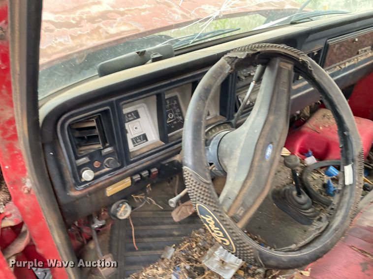 image for item LY9714 1979 Ford F250  flatbed pickup truck