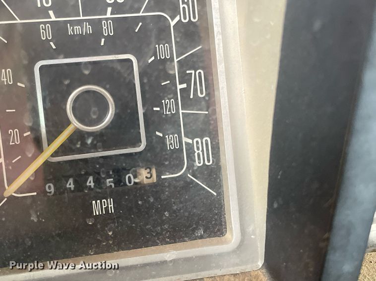 image for item LY9714 1979 Ford F250  flatbed pickup truck