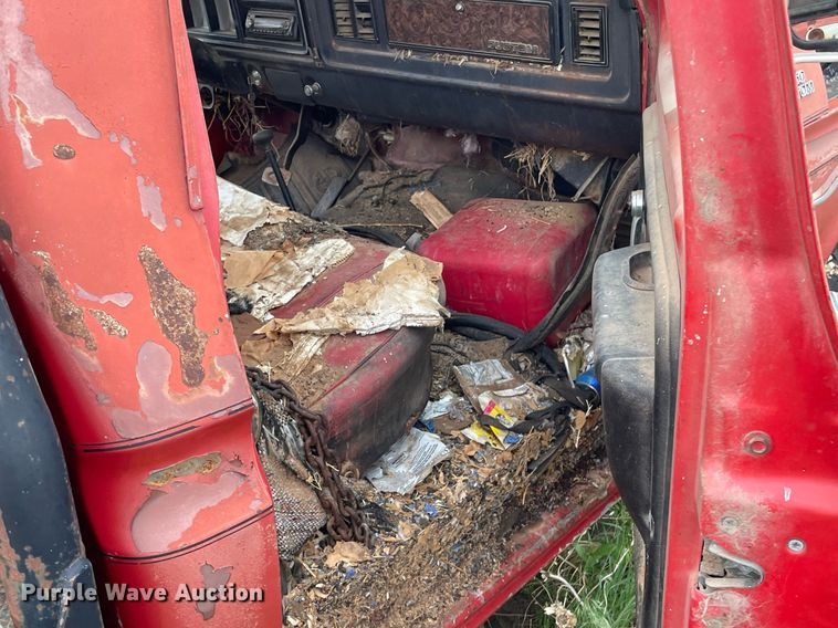 image for item LY9714 1979 Ford F250  flatbed pickup truck