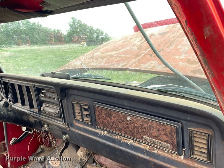 image for item LY9714 1979 Ford F250  flatbed pickup truck