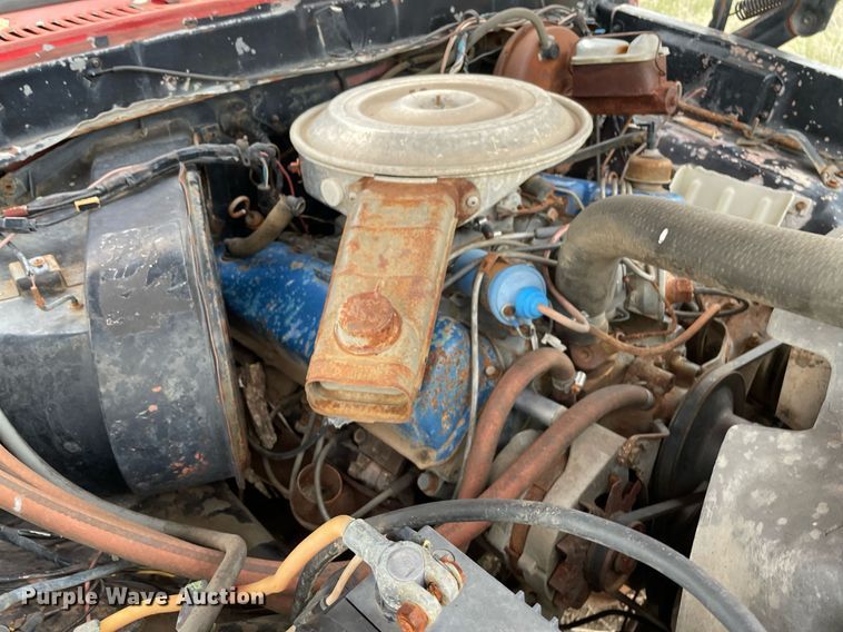 image for item LY9714 1979 Ford F250  flatbed pickup truck