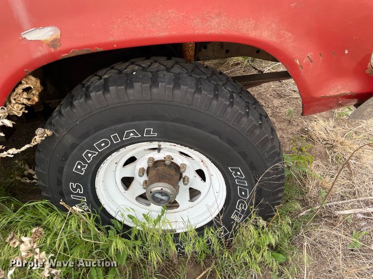 image for item LY9714 1979 Ford F250  flatbed pickup truck