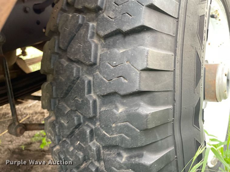 image for item LY9714 1979 Ford F250  flatbed pickup truck