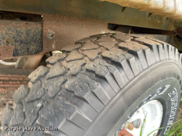 image for item LY9714 1979 Ford F250  flatbed pickup truck