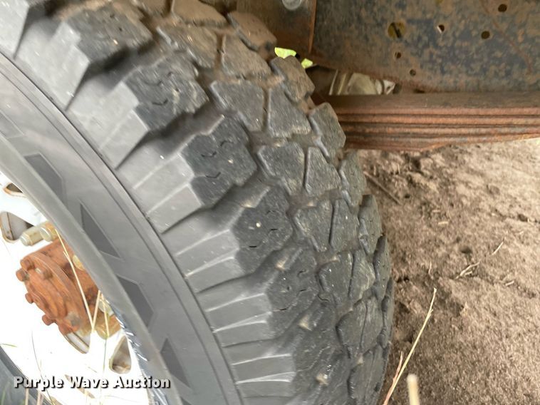 image for item LY9714 1979 Ford F250  flatbed pickup truck