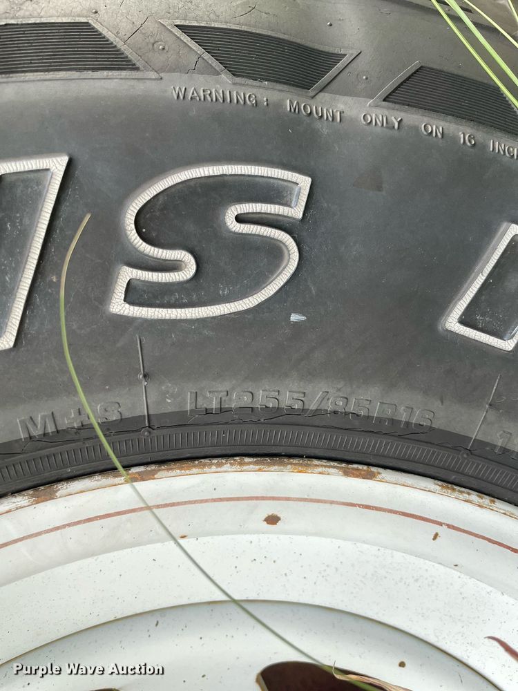 image for item LY9714 1979 Ford F250  flatbed pickup truck