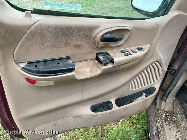 image for item LY9725 1999 Ford F150  SuperCab pickup truck