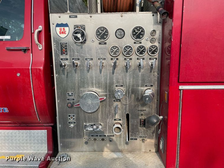 image for item LY9727 1985 GMC C7000  pumper fire truck