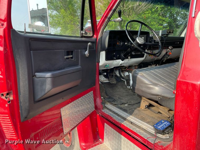 image for item LY9727 1985 GMC C7000  pumper fire truck