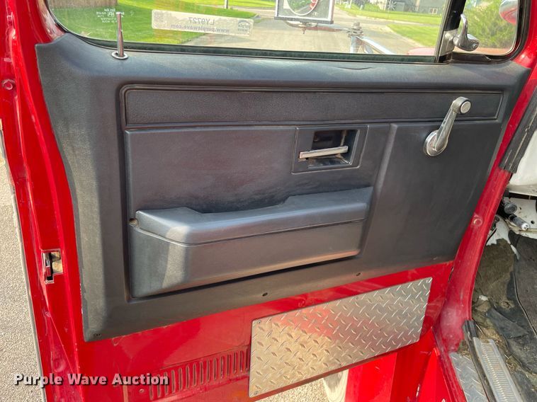 image for item LY9727 1985 GMC C7000  pumper fire truck