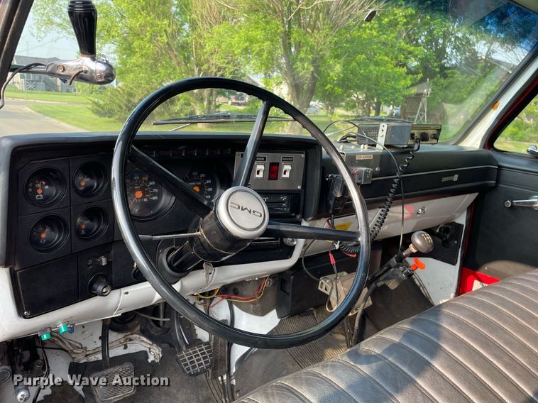 image for item LY9727 1985 GMC C7000  pumper fire truck