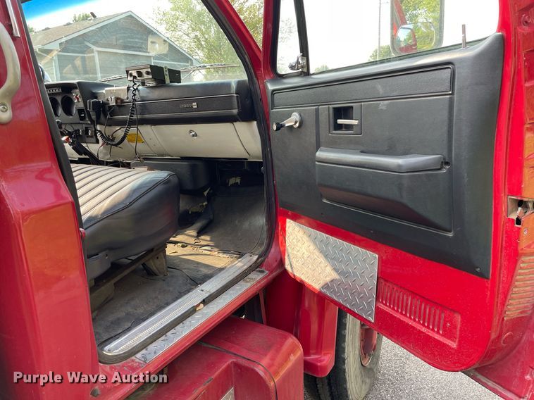 image for item LY9727 1985 GMC C7000  pumper fire truck