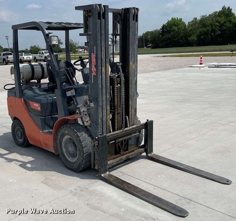 image for item LY9735 2015 Viper FG25L  forklift