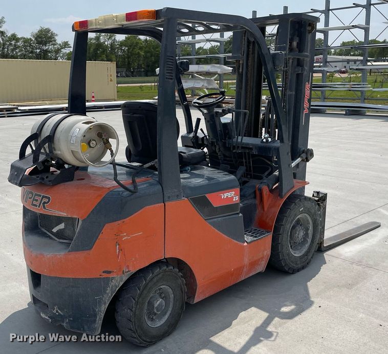 image for item LY9735 2015 Viper FG25L  forklift
