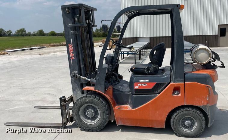 image for item LY9735 2015 Viper FG25L  forklift