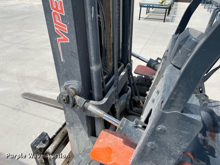 image for item LY9735 2015 Viper FG25L  forklift