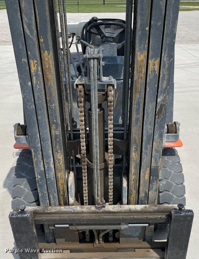 image for item LY9735 2015 Viper FG25L  forklift