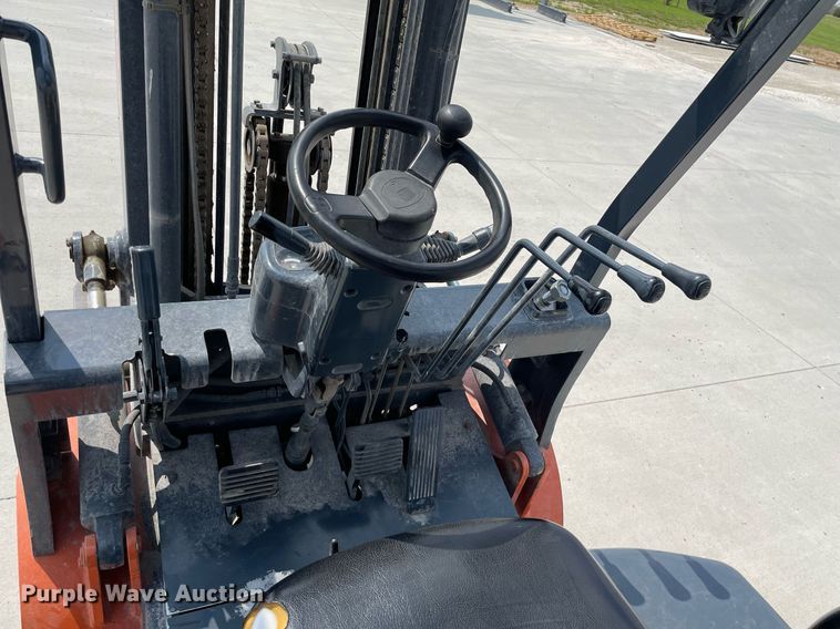 image for item LY9735 2015 Viper FG25L  forklift