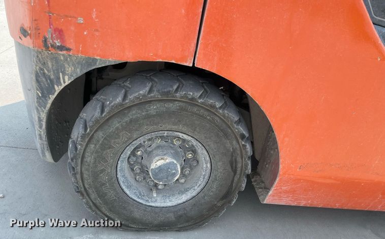 image for item LY9735 2015 Viper FG25L  forklift