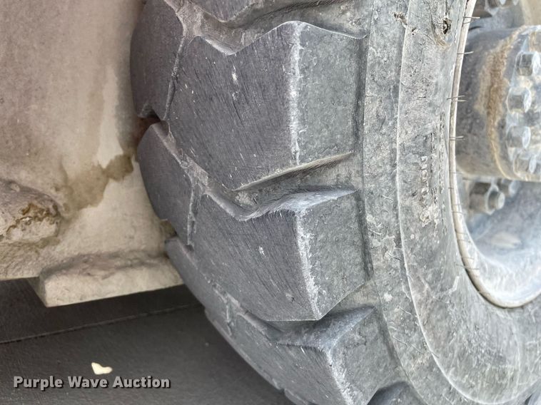 image for item LY9735 2015 Viper FG25L  forklift