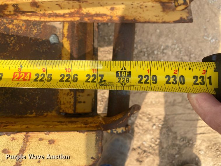 image for item MG9909 2002 Belshe T-18  equipment trailer