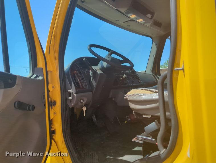 image for item MN9987 2012 Freightliner Business Class M2  box truck