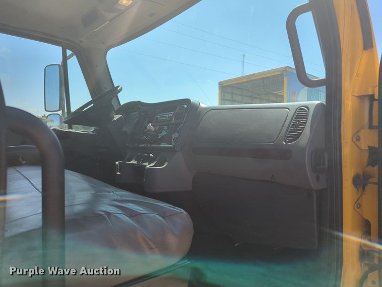 image for item MN9987 2012 Freightliner Business Class M2  box truck