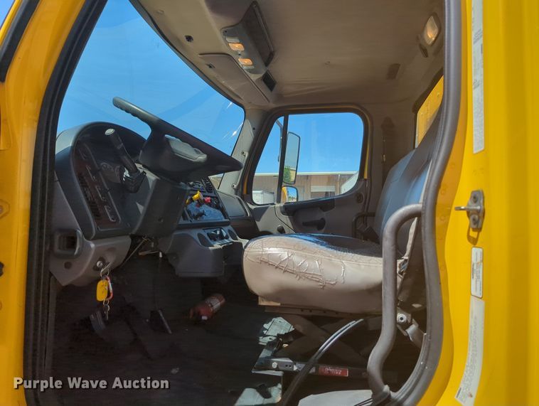 image for item MN9988 2013 Freightliner Business Class M2  box truck