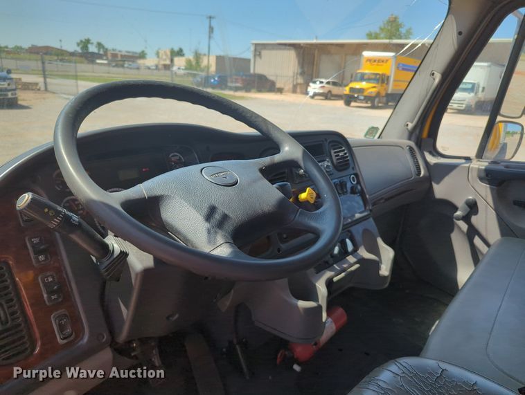 image for item MN9988 2013 Freightliner Business Class M2  box truck