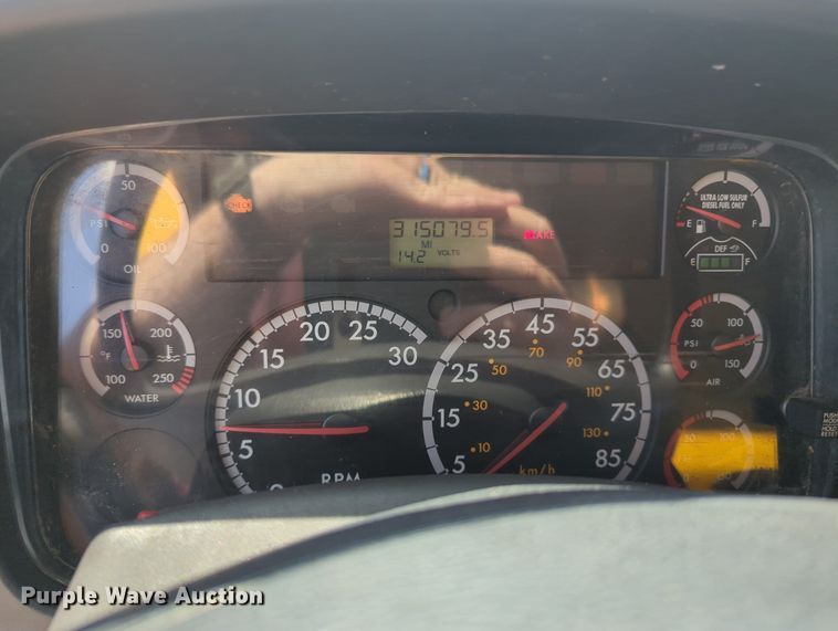 image for item MN9988 2013 Freightliner Business Class M2  box truck