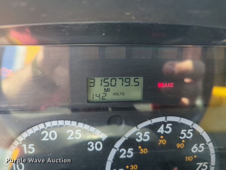 image for item MN9988 2013 Freightliner Business Class M2  box truck