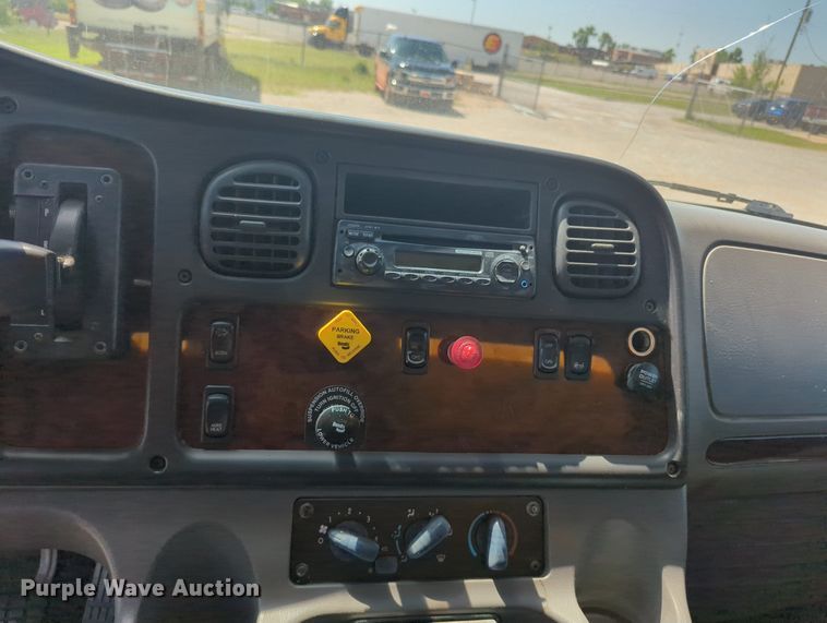 image for item MN9988 2013 Freightliner Business Class M2  box truck