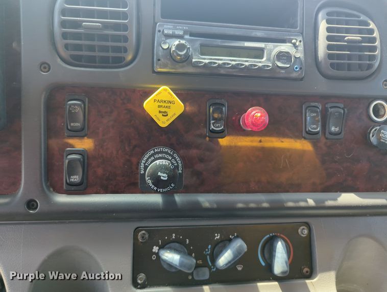 image for item MN9988 2013 Freightliner Business Class M2  box truck