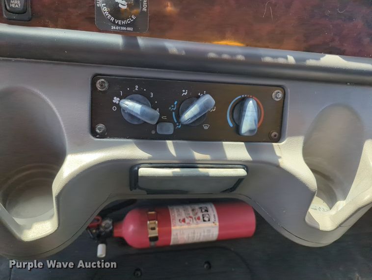 image for item MN9988 2013 Freightliner Business Class M2  box truck