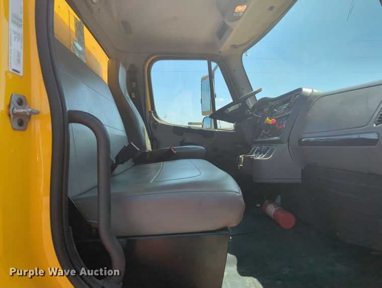 image for item MN9988 2013 Freightliner Business Class M2  box truck